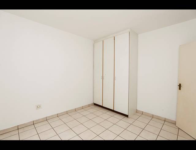 3 BEDROOM TOWNHOUSE FOR SALE IN ESSENWOOD